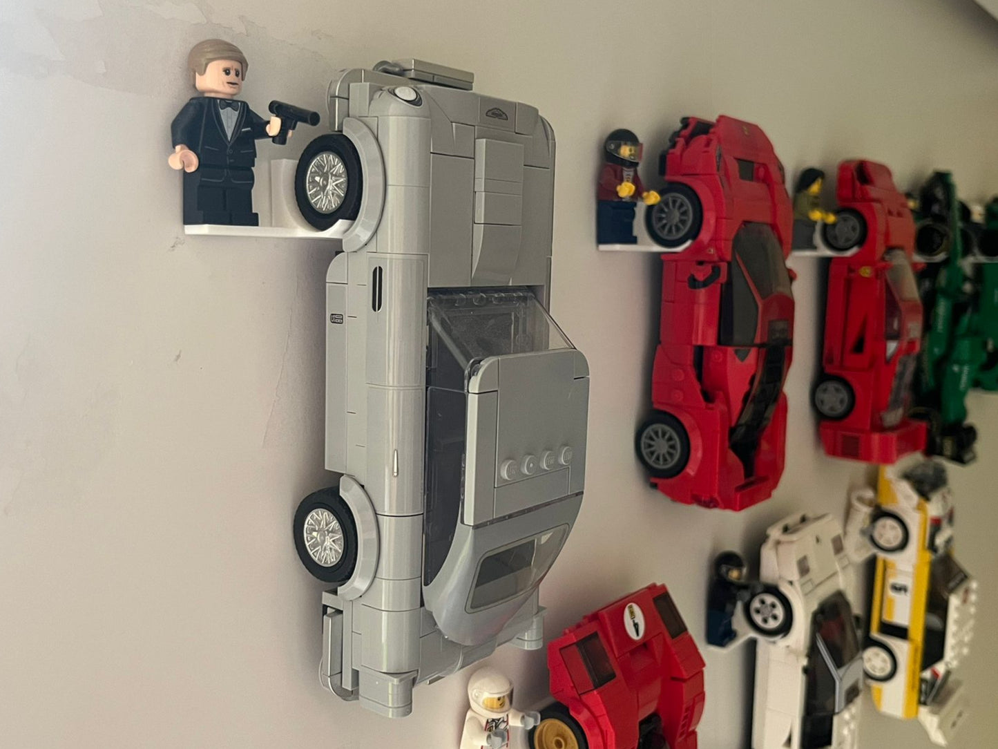 Wall Mount for Lego® Speed Champions - 8 Stud Wide - 2020/2025 - With Mini Figure Stand